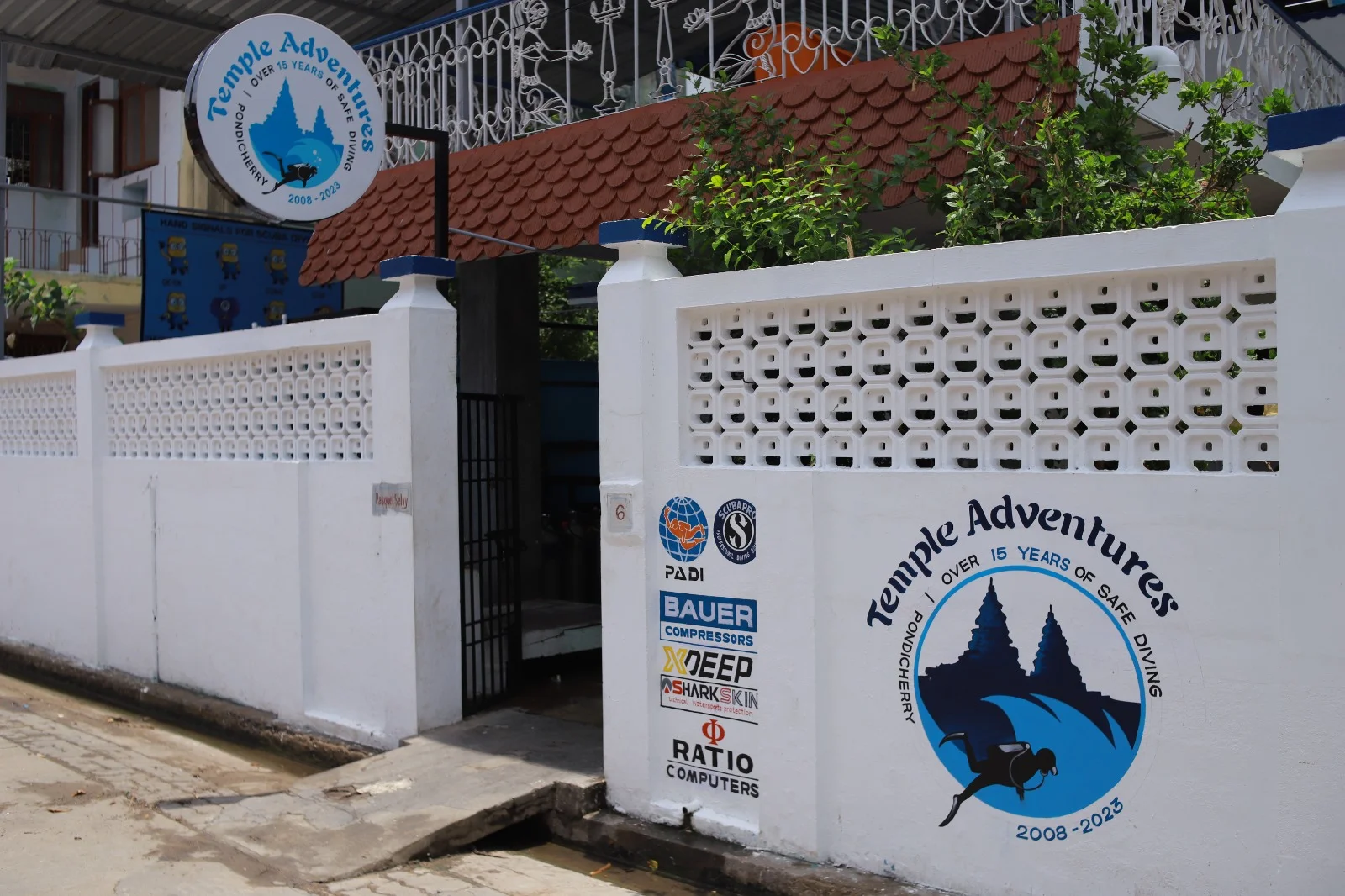 Scuba diver exploring reef life in Pondicherry